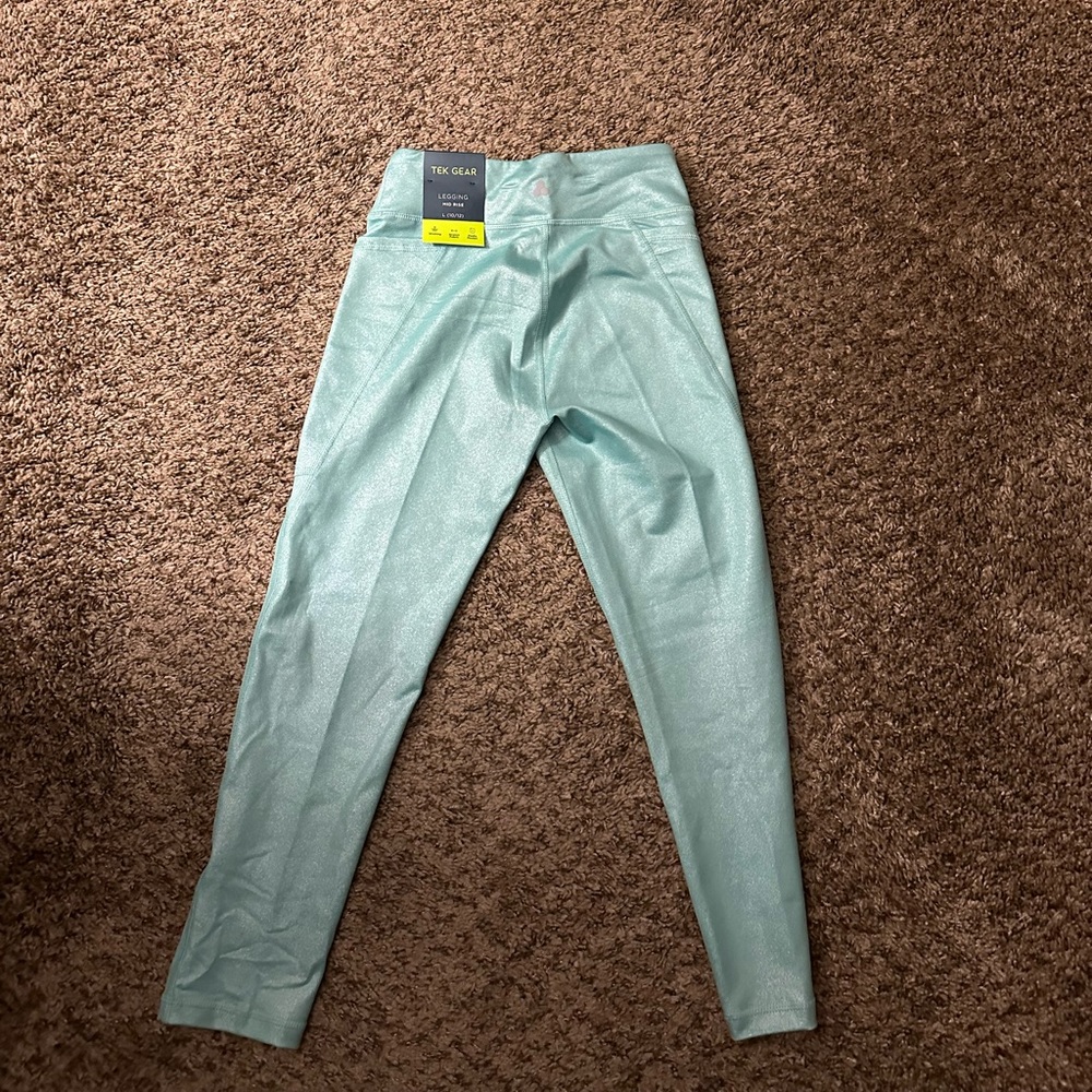 Girls Tek Gear leggings.